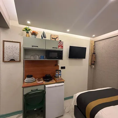 Modern Compact Near Metro Station Apartmán *