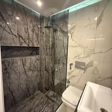 Apartment Modern Compact Near Metro Station